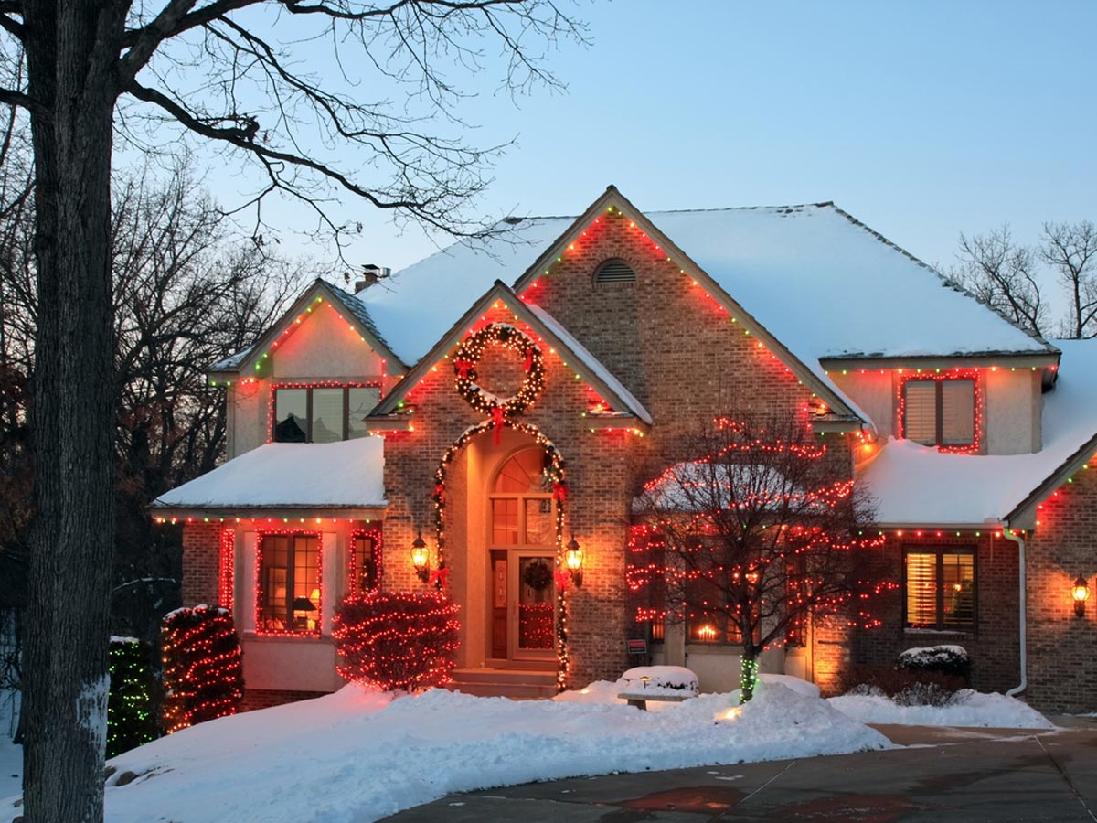 homeguide-red-christmas-light-installation-with-reef-and-wrapped-trees